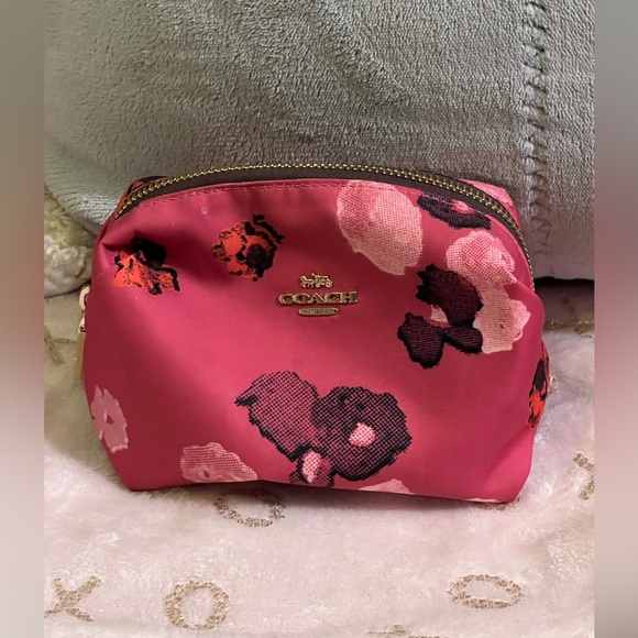Beautiful Little Coach Makeup Bag - Picture 3 of 9